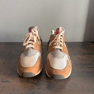 STUSSY X AIR HUARACHE LE 'DESERT OAK' 2021